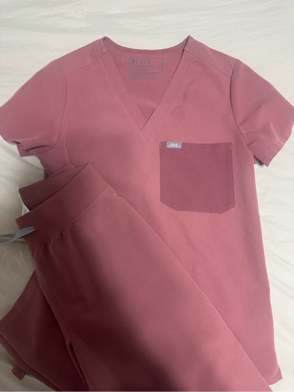 Figs Mauve Women's Scrub Set - Picture 2 of 5